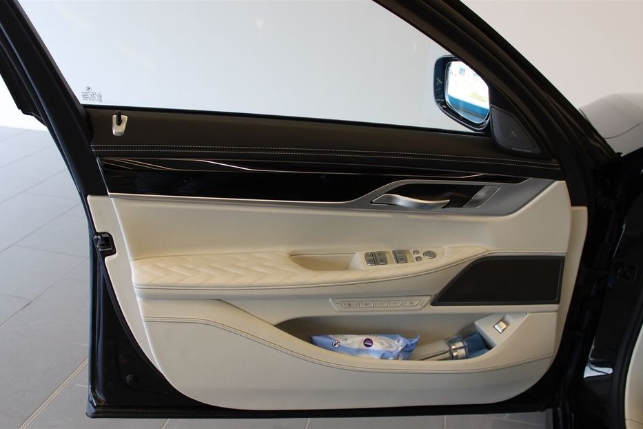 Продам BMW 760 M Li xDrive 2020 года в Киеве