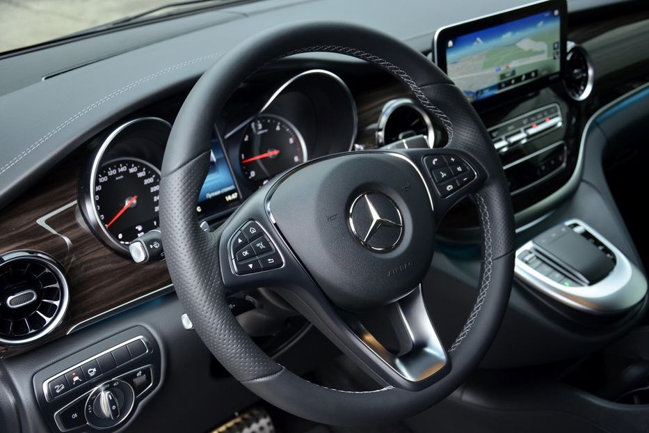 Продам Mercedes-Benz V-Class 300 AMG 2021 года в Киеве