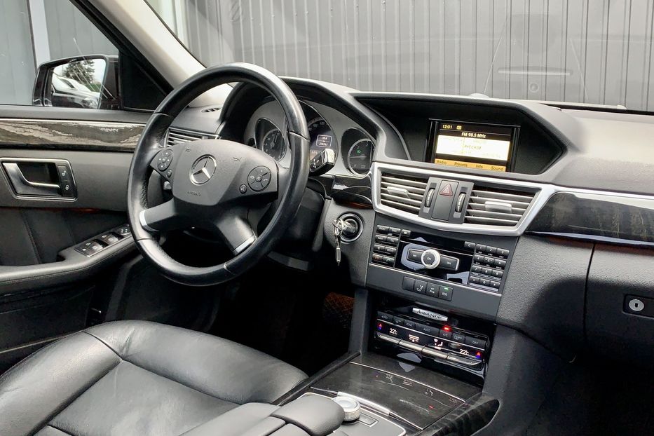 Продам Mercedes-Benz E-Class 220 CDI Avangard  2011 года в Киеве