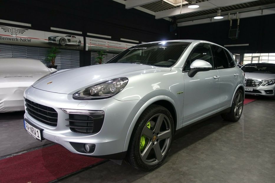 Продам Porsche Cayenne S E-Hybrid 2017 года в Киеве