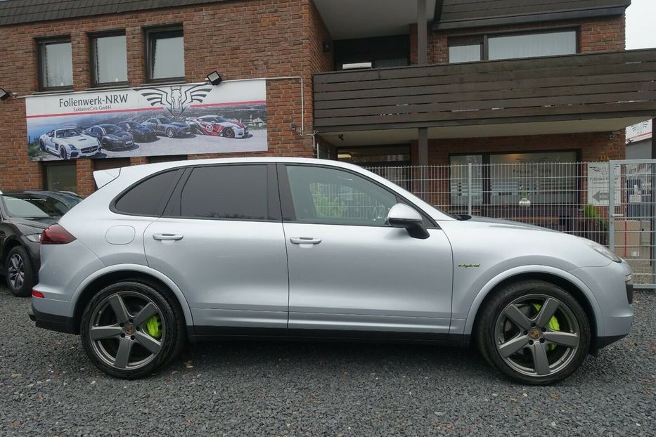 Продам Porsche Cayenne S E-Hybrid 2017 года в Киеве