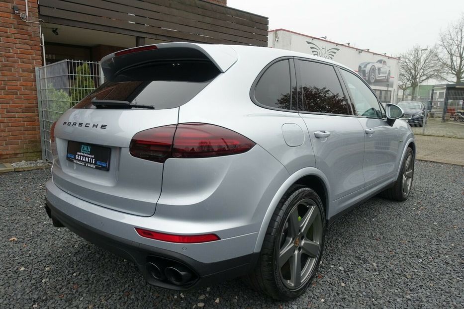 Продам Porsche Cayenne S E-Hybrid 2017 года в Киеве