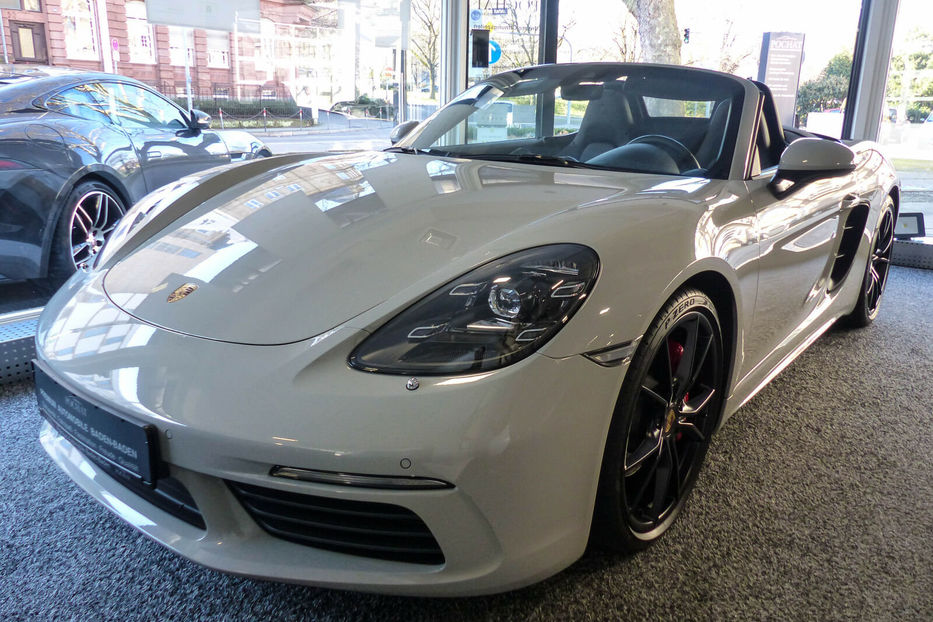 Продам Porsche Boxster 718 S 2018 года в Киеве