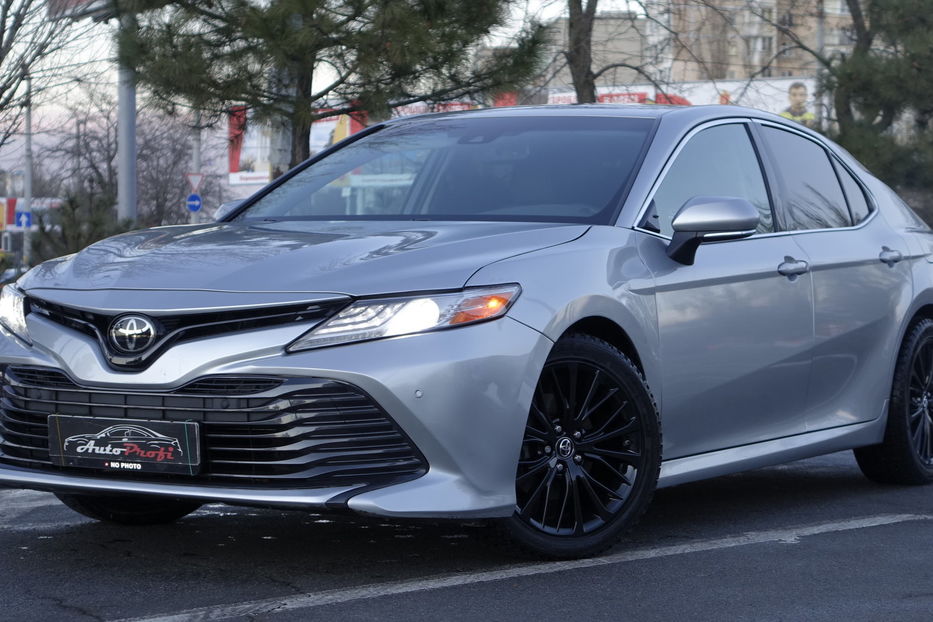 Продам Toyota Camry XLE 2018 года в Одессе