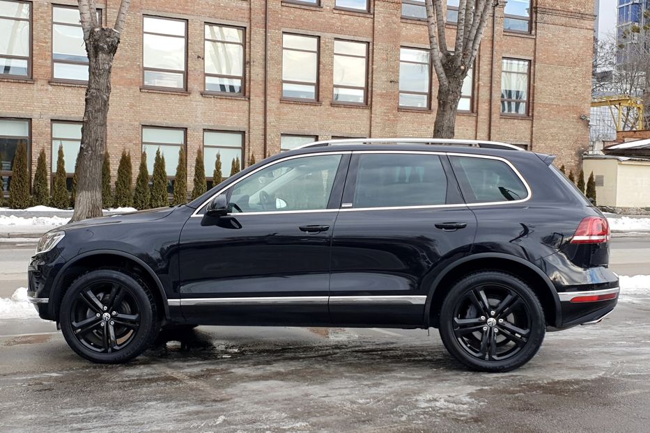 Продам Volkswagen Touareg EXECUTIVE EDITION 2017 года в Киеве