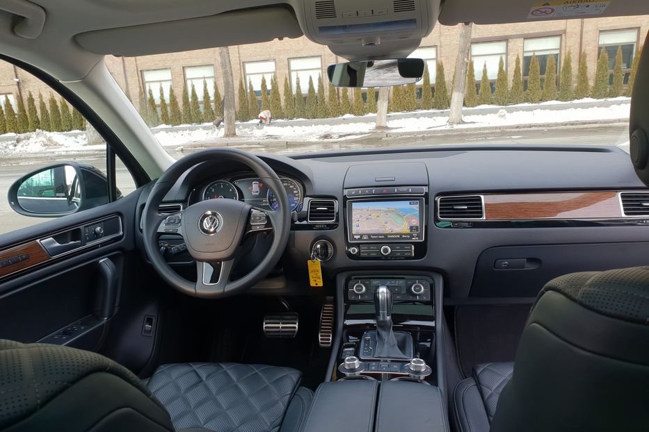 Продам Volkswagen Touareg EXECUTIVE EDITION 2017 года в Киеве