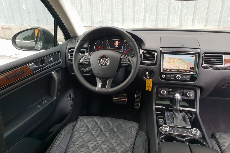 Продам Volkswagen Touareg EXECUTIVE EDITION 2017 года в Киеве