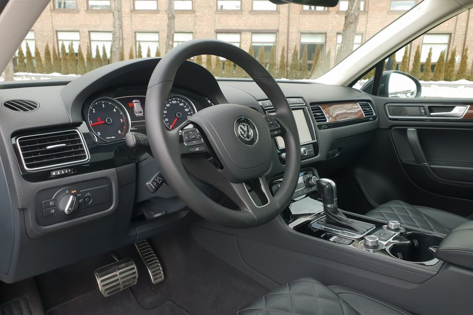 Продам Volkswagen Touareg EXECUTIVE EDITION 2017 года в Киеве