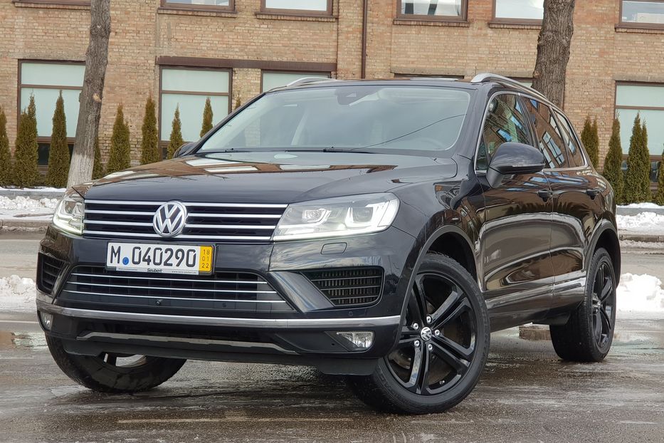 Продам Volkswagen Touareg EXECUTIVE EDITION 2017 года в Киеве