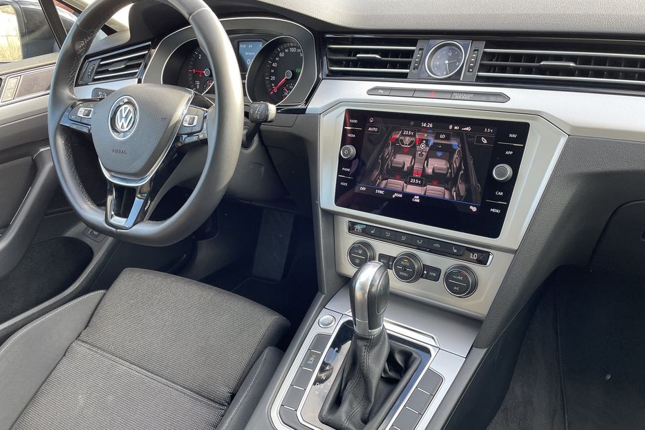 Продам Volkswagen Passat B8 Comfortline 2017 года в Львове