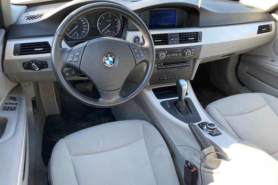 Продам BMW 320 2010 года в Одессе