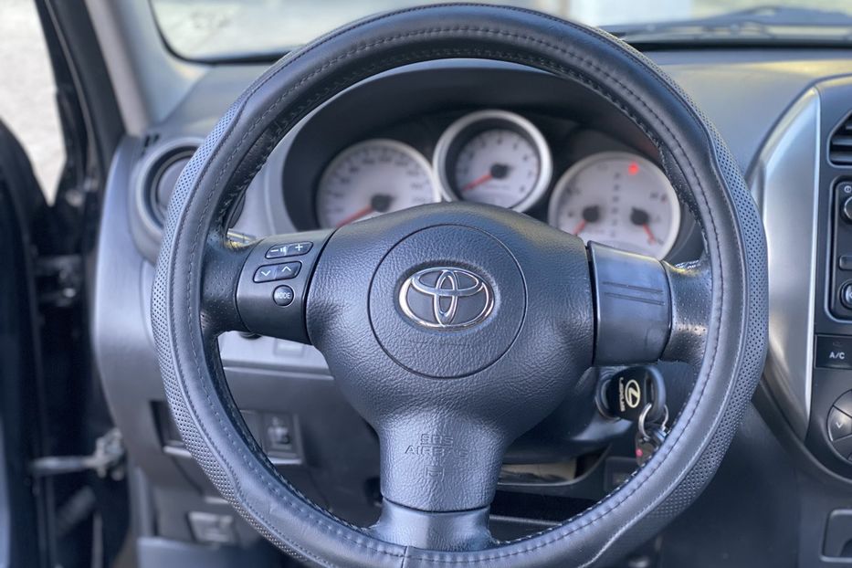 Продам Toyota Rav 4 2004 года в Одессе