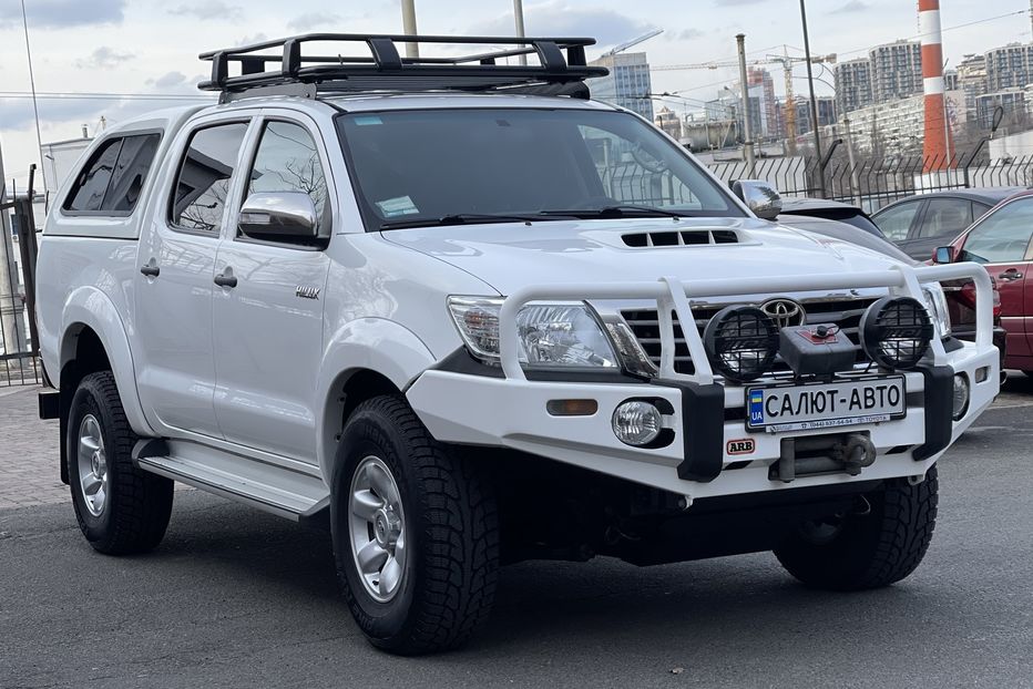 Продам Toyota Hilux 2012 года в Киеве