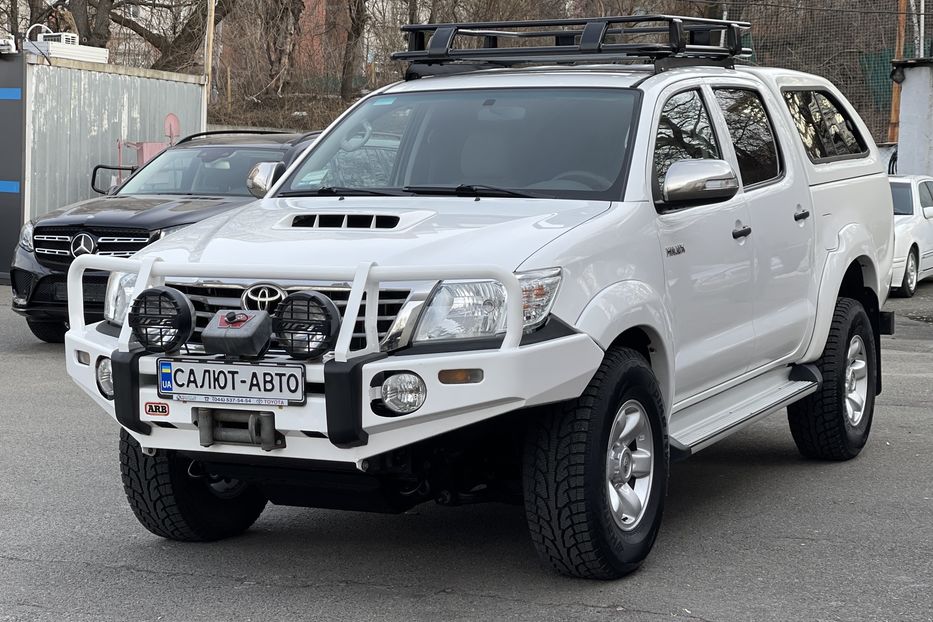 Продам Toyota Hilux 2012 года в Киеве