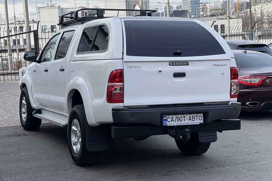 Продам Toyota Hilux 2012 года в Киеве