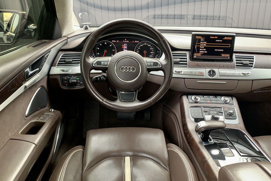 Продам Audi A8 Official 2011 года в Киеве