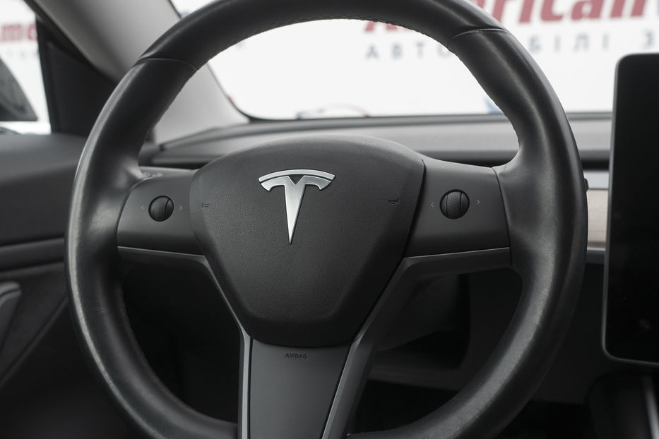 Продам Tesla Model 3 Long Range 2018 года в Черновцах