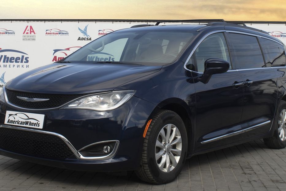 Продам Chrysler Pacifica Touring-L 2017 года в Черновцах