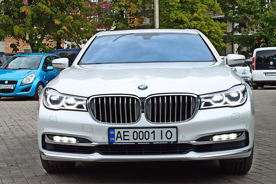 Продам BMW 750 Long Individual 2016 года в Днепре