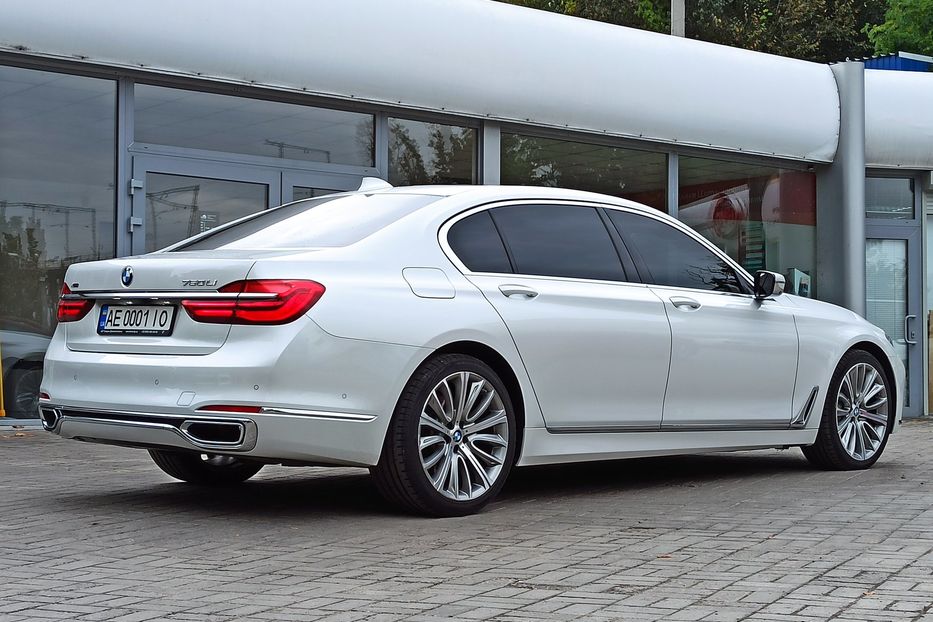 Продам BMW 750 Long Individual 2016 года в Днепре