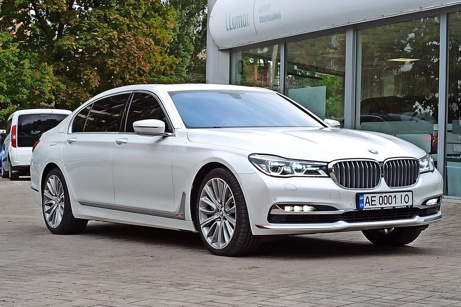 Продам BMW 750 Long Individual 2016 года в Днепре