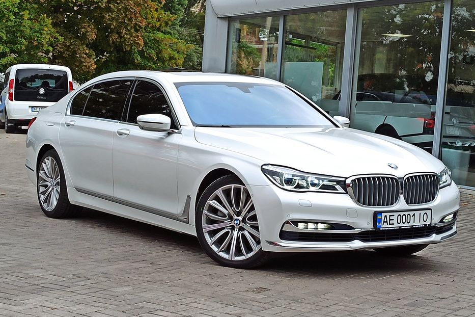 Продам BMW 750 Long Individual 2016 года в Днепре