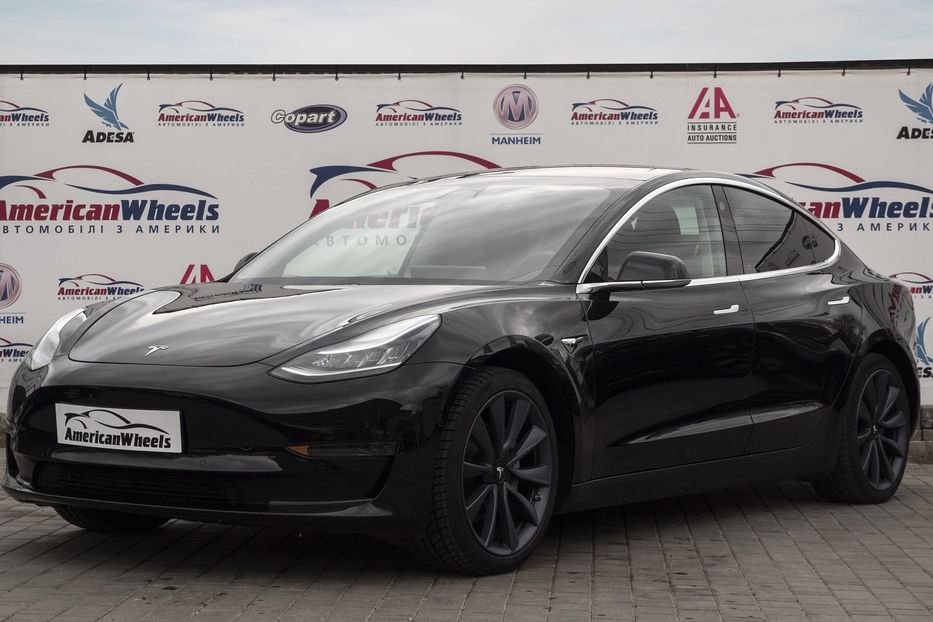 Продам Tesla Model 3 Long Range Dual Motor 2018 года в Черновцах