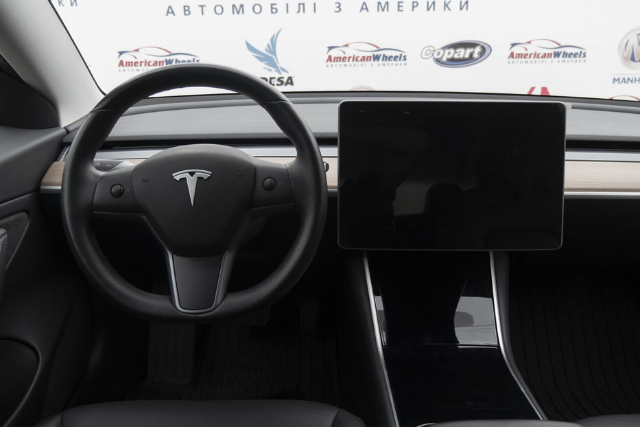 Продам Tesla Model 3 Long Range Dual Motor 2018 года в Черновцах