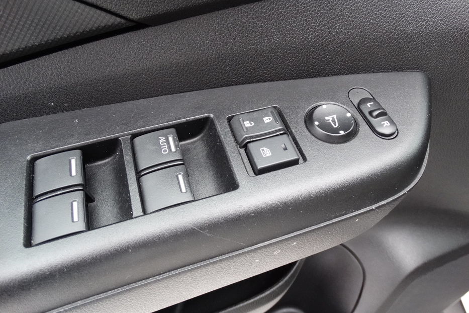 Продам Honda CR-V LX 2015 года в Днепре