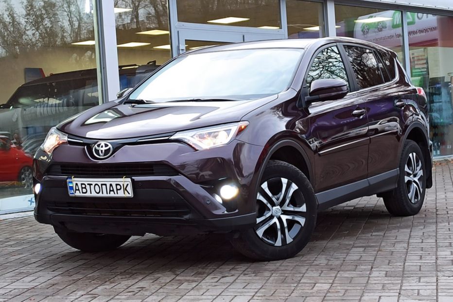 Продам Toyota Rav 4 LE AWD 2016 года в Днепре