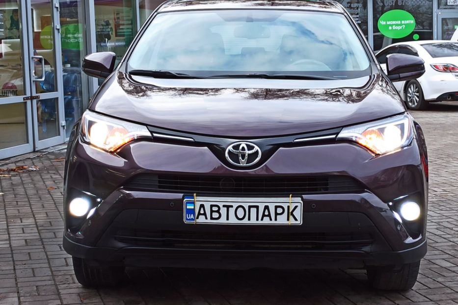 Продам Toyota Rav 4 LE AWD 2016 года в Днепре