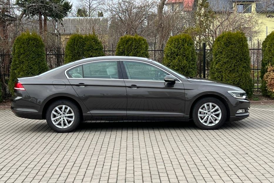 Продам Volkswagen Passat B8  АВТО В УКРАЇНІ НЕ МАЛЬОВАHE 2017 года в Львове