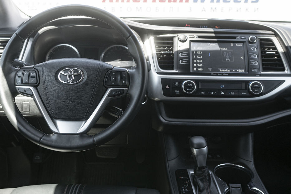 Продам Toyota Highlander BLACK EDITION 2018 года в Черновцах