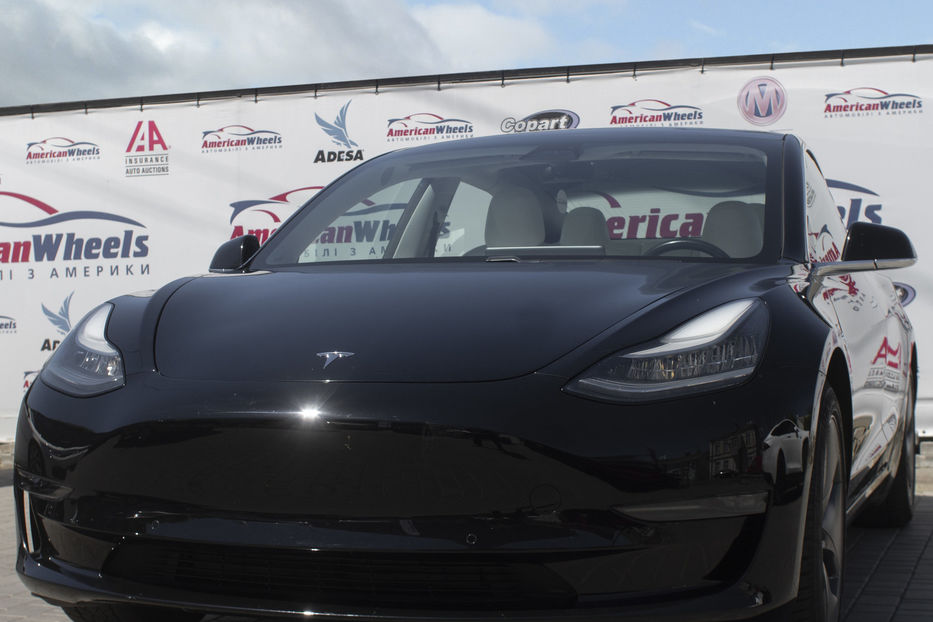 Продам Tesla Model 3 DUAL MOTOR 2018 года в Черновцах