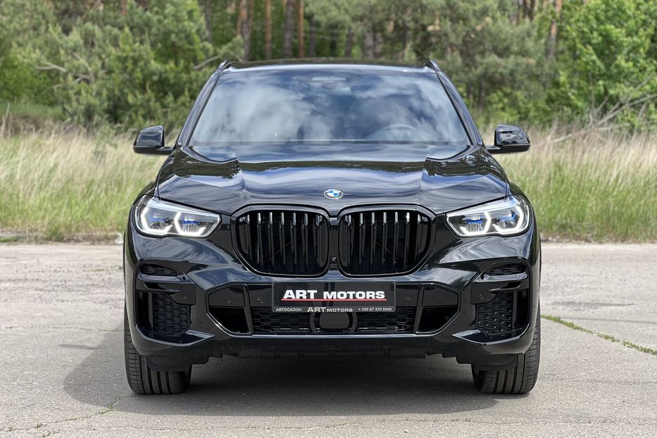 Продам BMW X5 M 50i 2022 года в Киеве