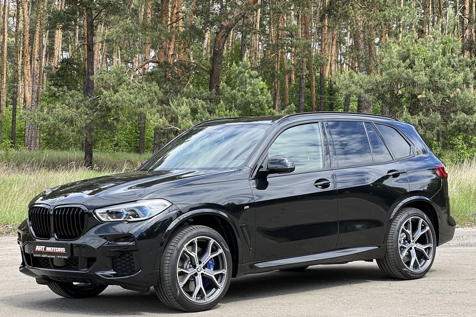 Продам BMW X5 M 50i 2022 года в Киеве