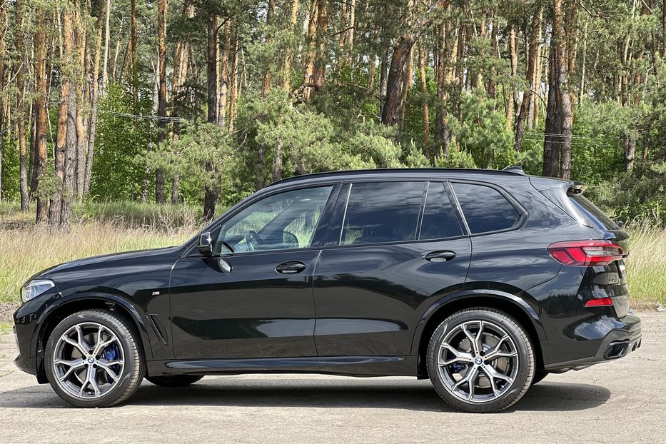 Продам BMW X5 M 50i 2022 года в Киеве