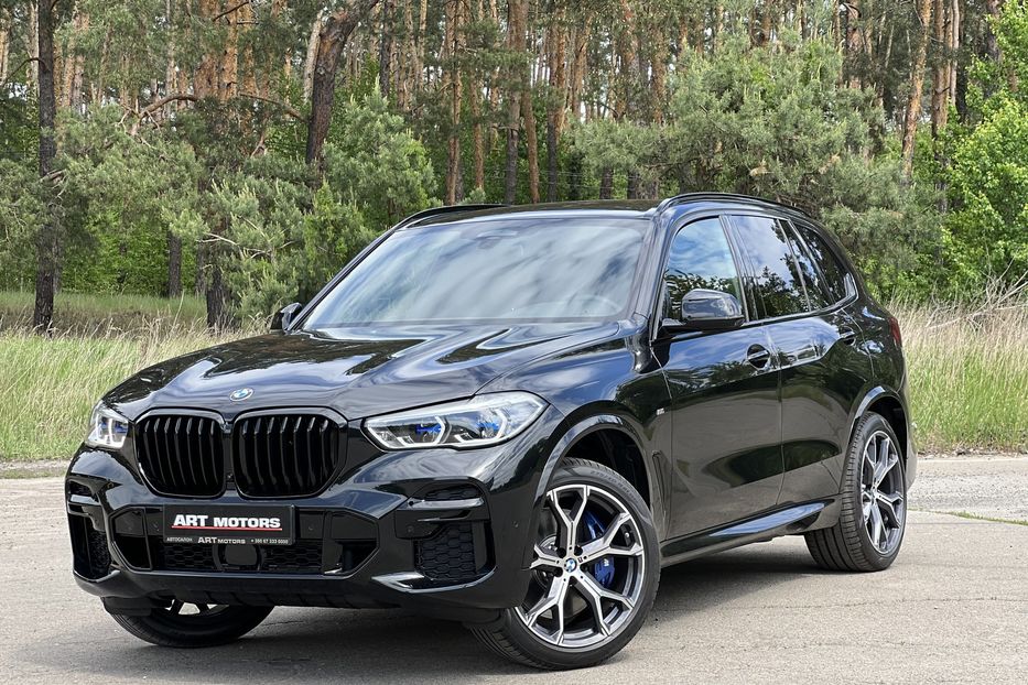 Продам BMW X5 M 50i 2022 года в Киеве