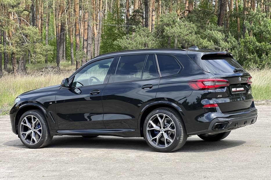 Продам BMW X5 M 50i 2022 года в Киеве