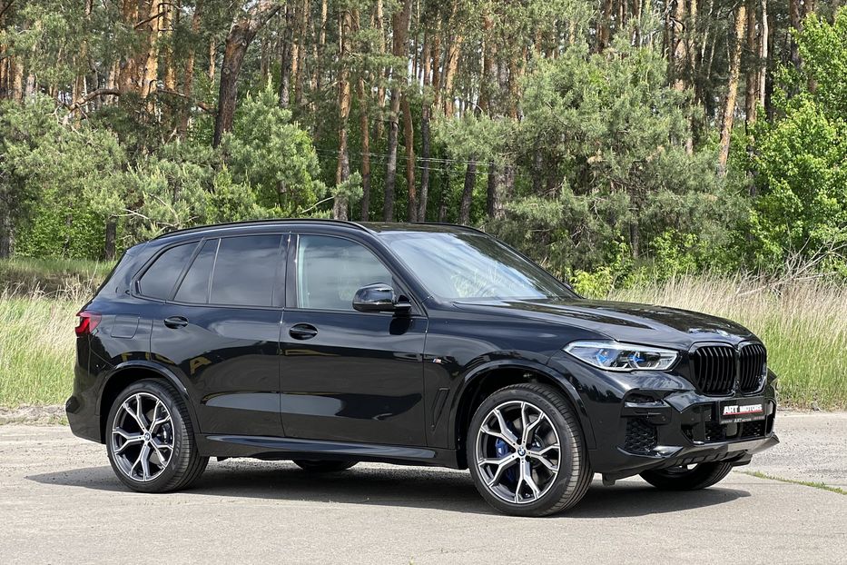 Продам BMW X5 M 50i 2022 года в Киеве