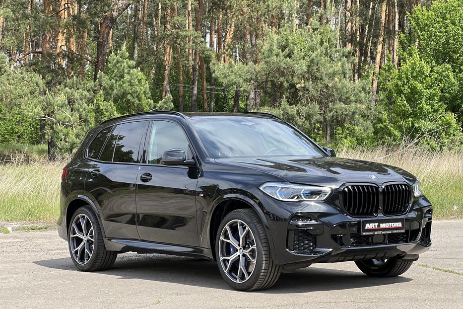 Продам BMW X5 M 50i 2022 года в Киеве