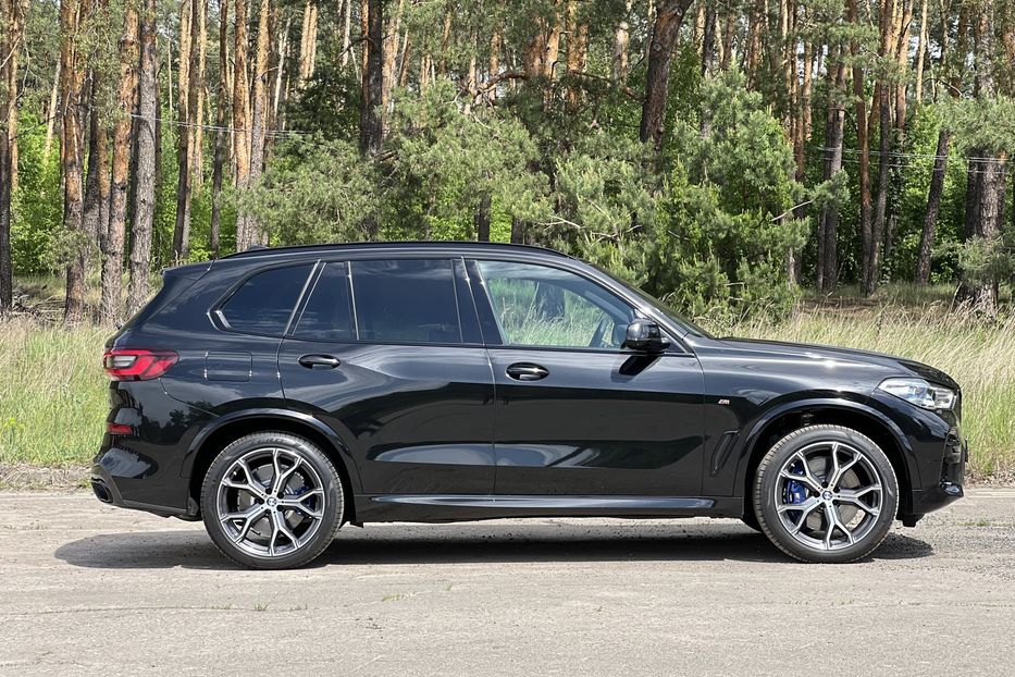 Продам BMW X5 M 50i 2022 года в Киеве