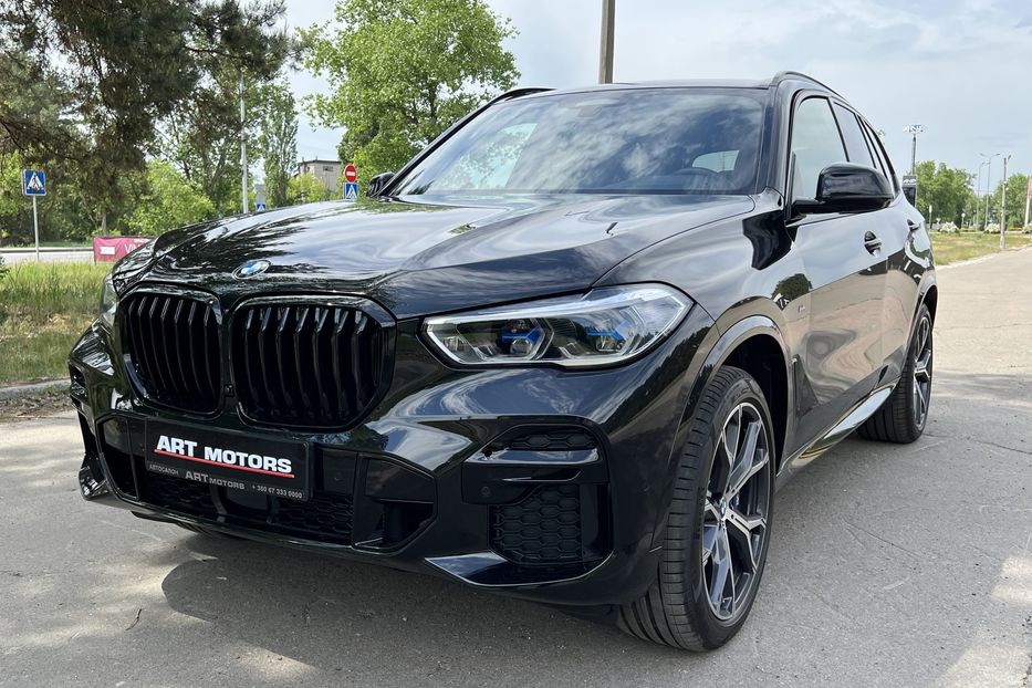 Продам BMW X5 M 50i 2022 года в Киеве