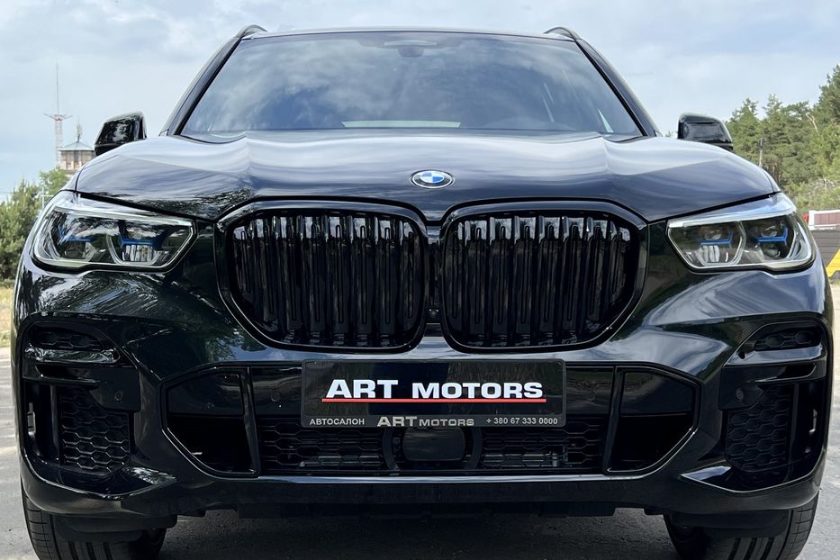 Продам BMW X5 M 50i 2022 года в Киеве