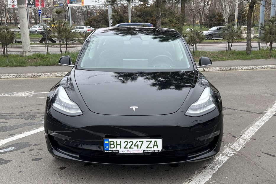 Продам Tesla Model 3 600 км. 2018 года в Одессе