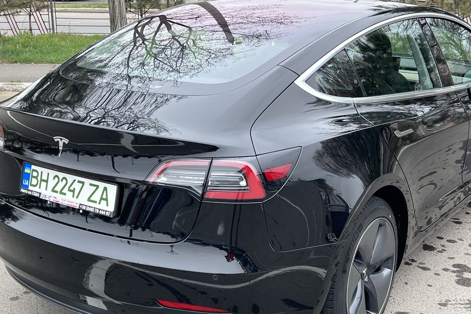 Продам Tesla Model 3 600 км. 2018 года в Одессе