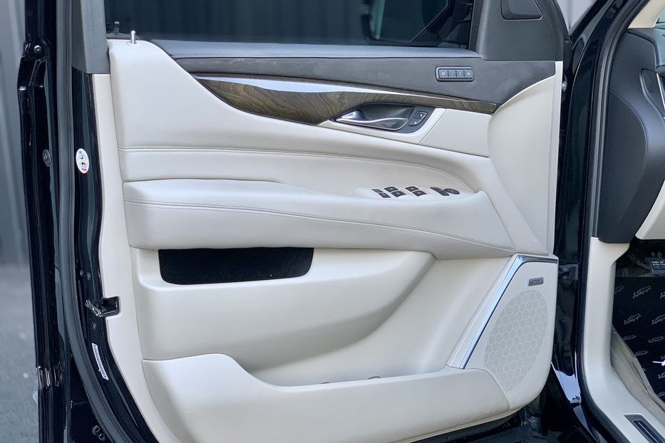 Продам Cadillac Escalade Luxury Long 2018 года в Киеве