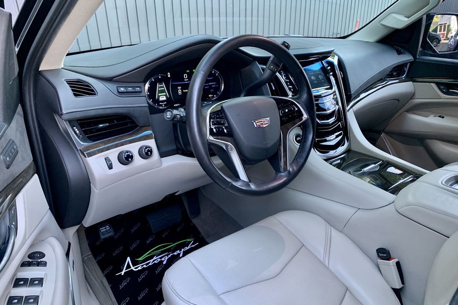 Продам Cadillac Escalade Luxury Long 2018 года в Киеве