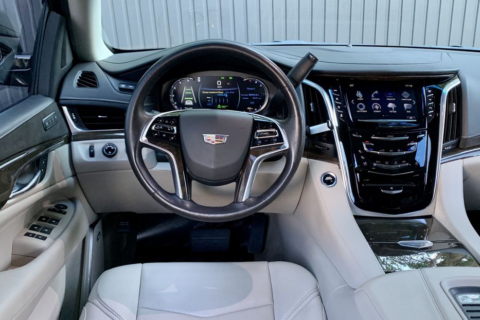 Продам Cadillac Escalade Luxury Long 2018 года в Киеве