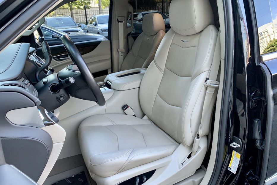 Продам Cadillac Escalade Luxury Long 2018 года в Киеве